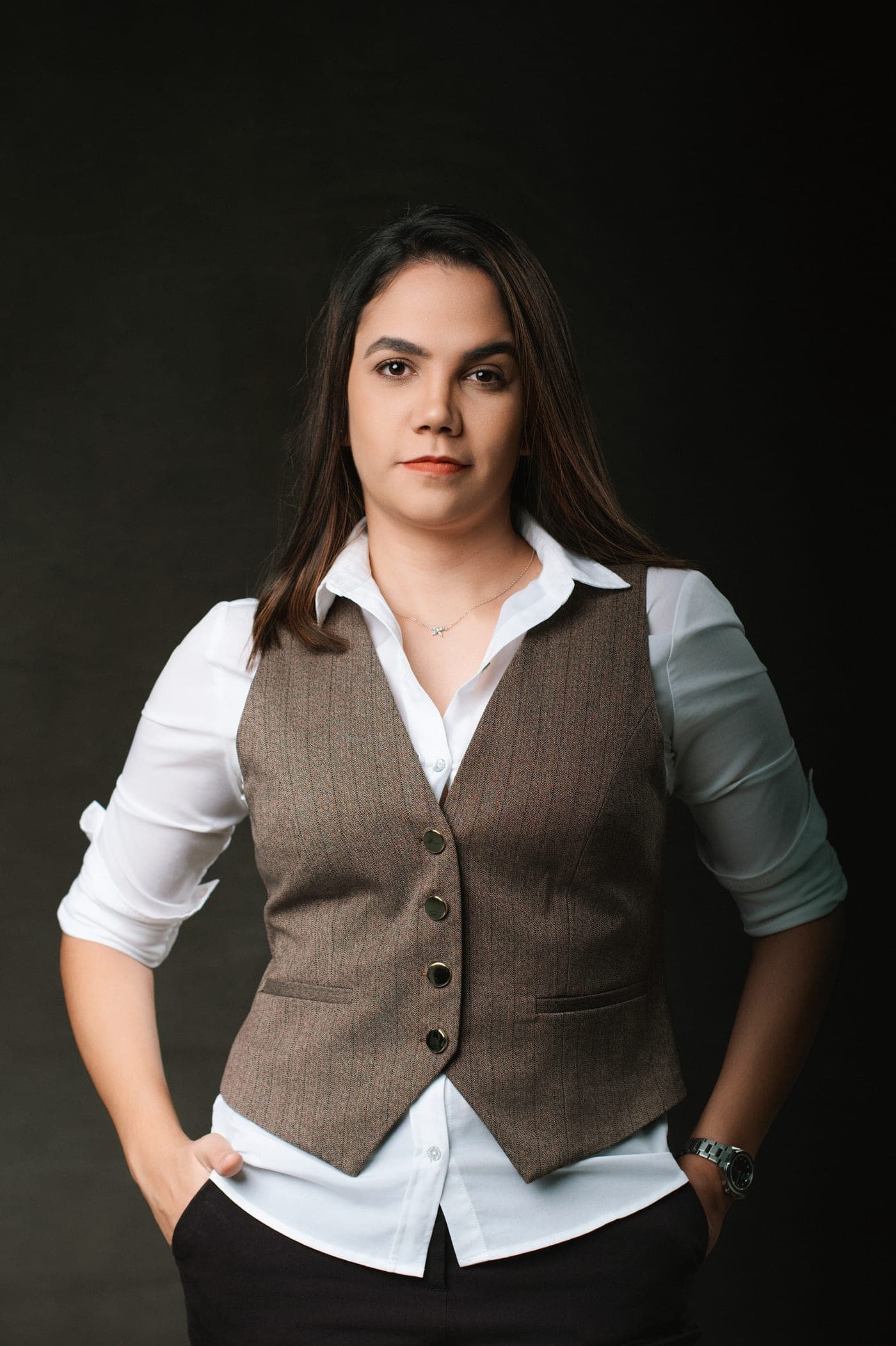 Dra. Larissa Guimarães em retrato editorial